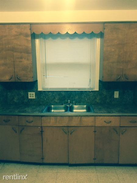 19616 Westphalia St - Photo 2 of 6