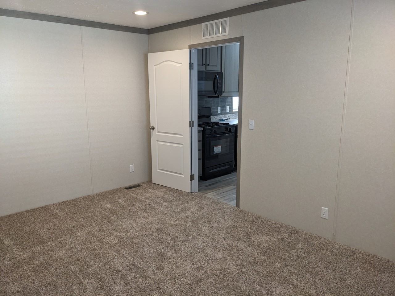 300 Forrest Ave #78 - Photo 5 of 9