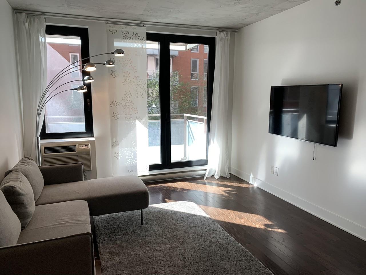 950 Rue Notre-Dame Ouest - Photo 3 of 14