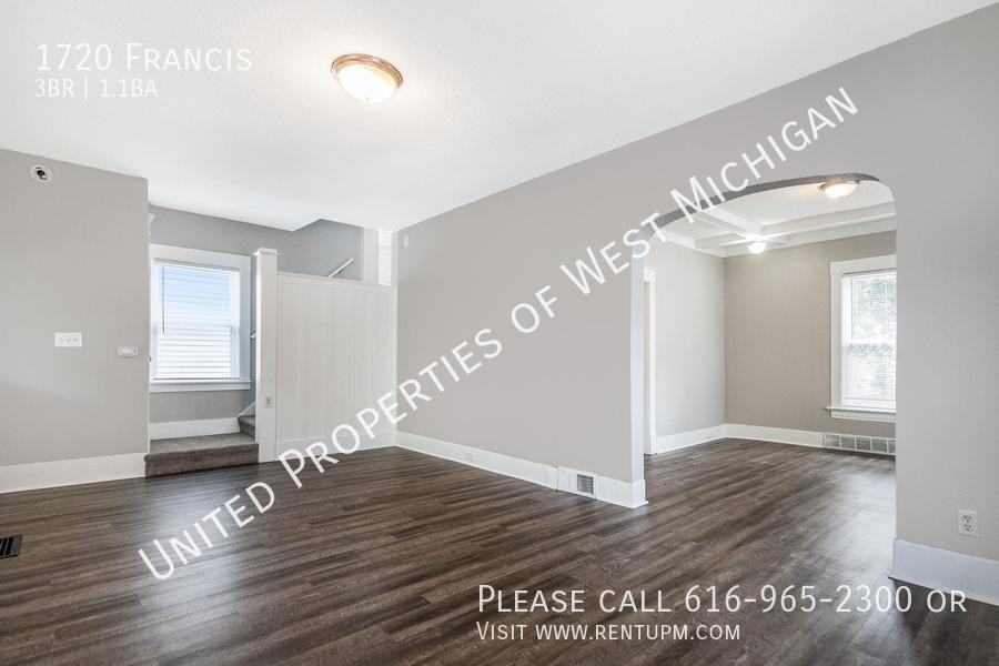1720 Francis Ave Se - Photo 3 of 16