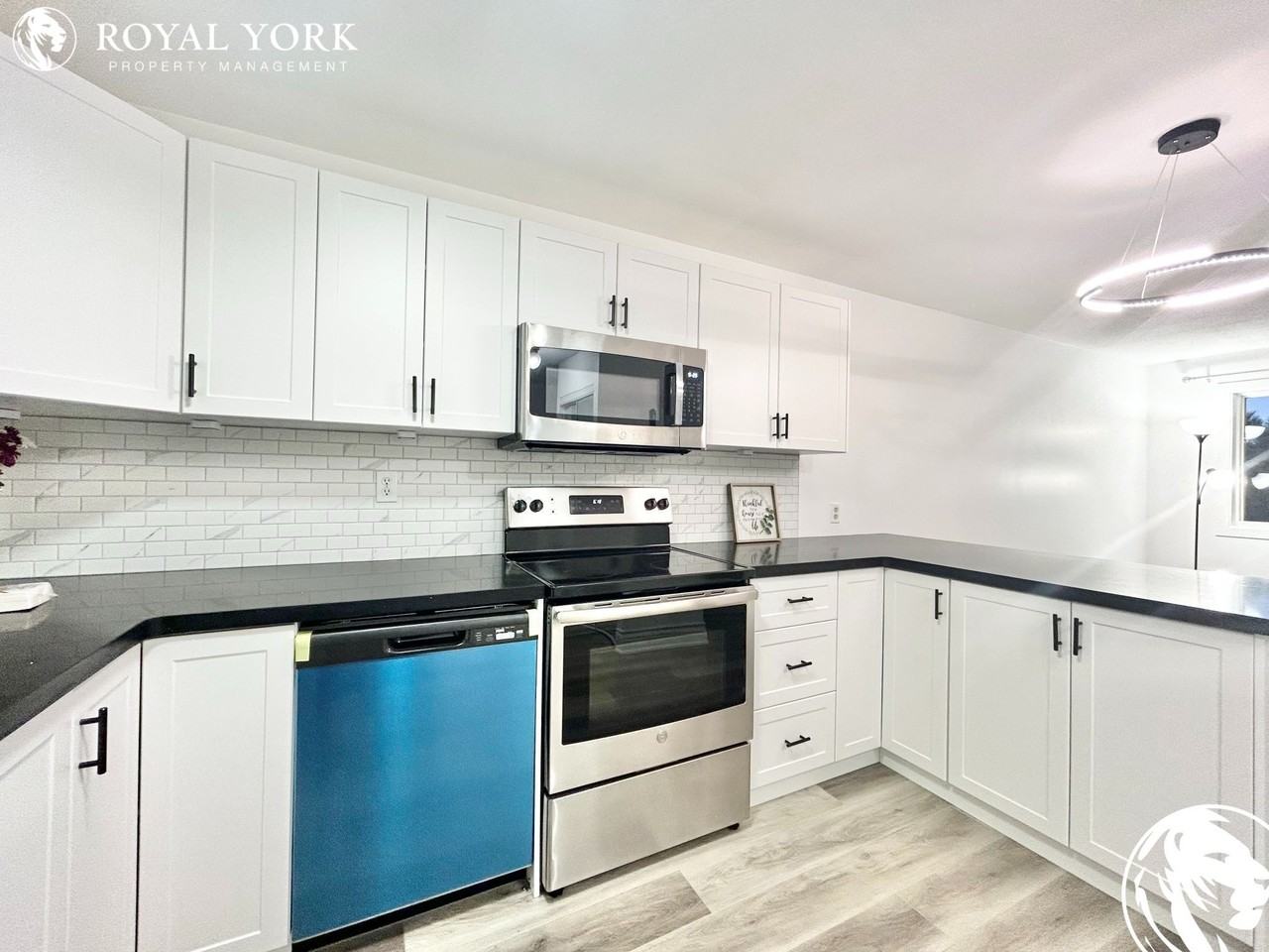 1030 Falgarwood Dr #71 - Photo 3 of 39