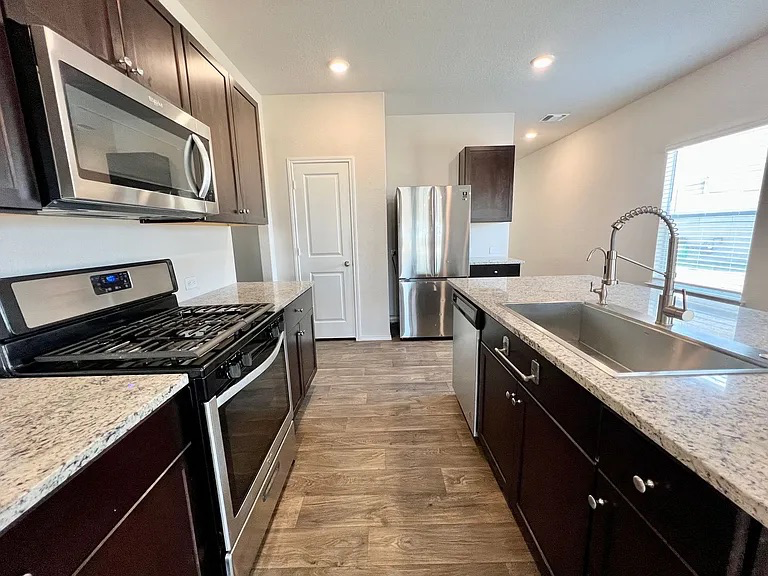 4430 Lake Ritter St - Photo 4 of 22