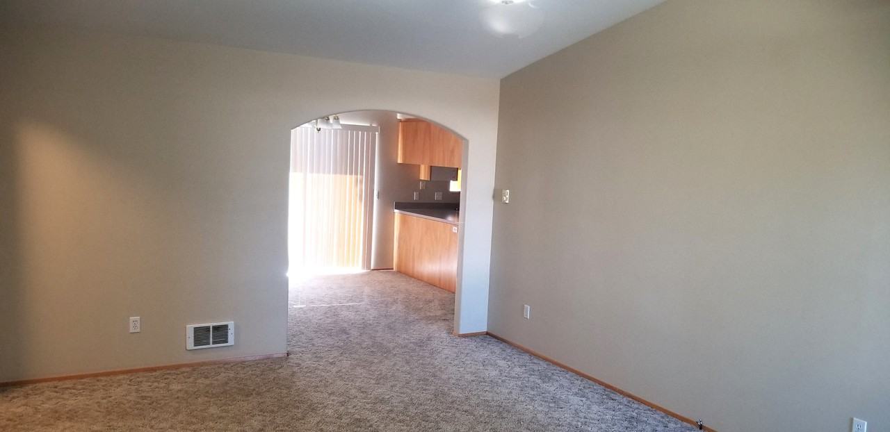 697 W Fir St - Photo 3 of 31