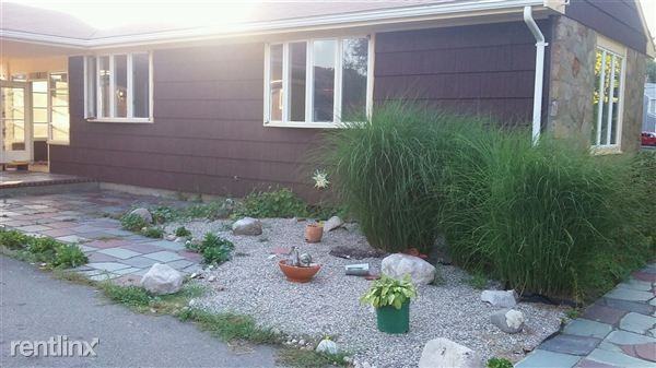 283 Bay Rd - Photo 2 of 9