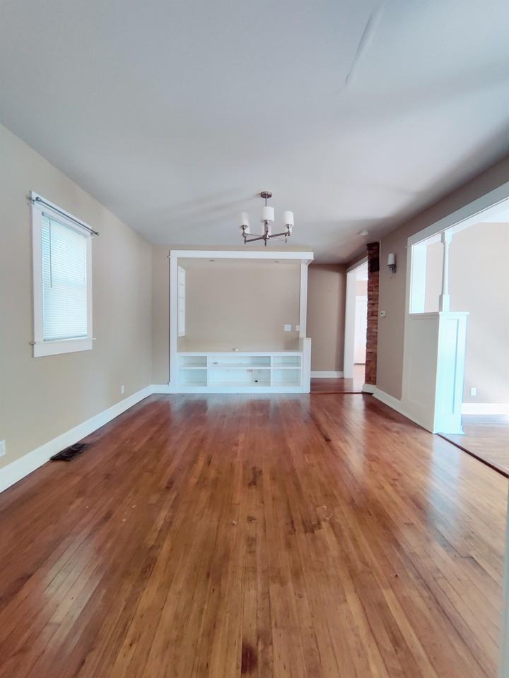 320 S Green St #1 - Photo 5 of 19