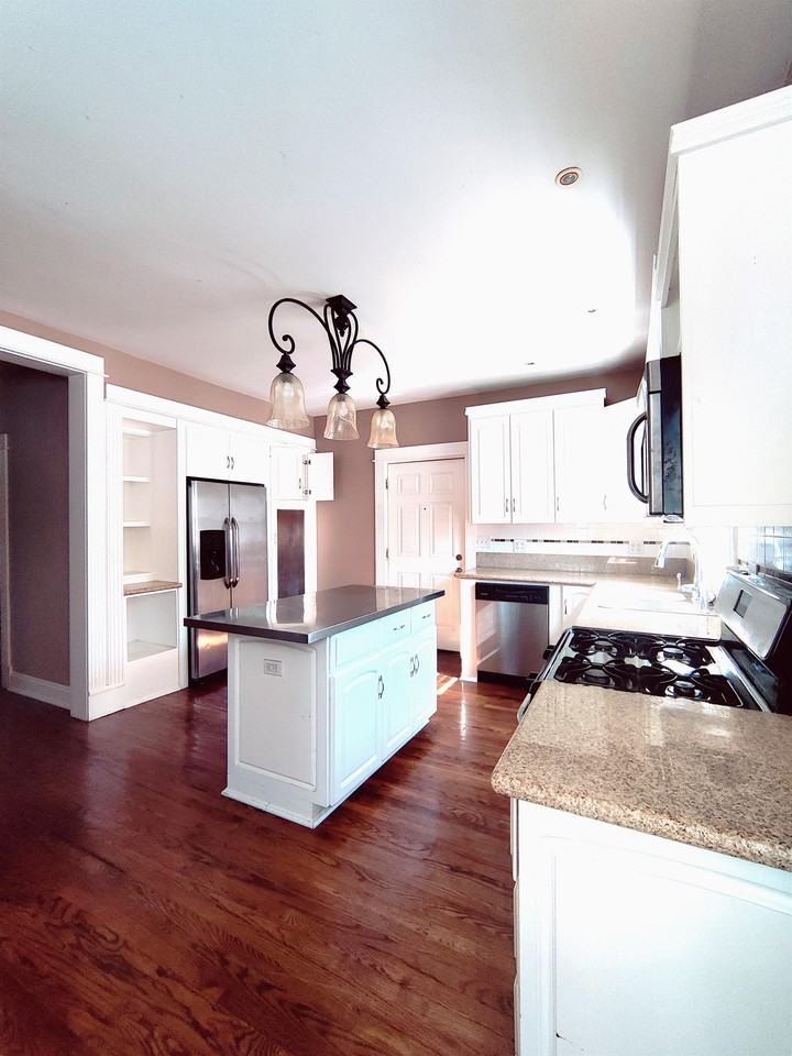 320 S Green St #1 - Photo 7 of 19