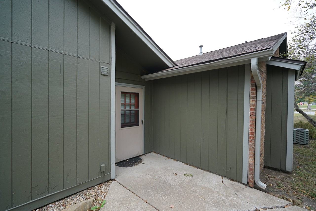 122 Concord St - Photo 2 of 8