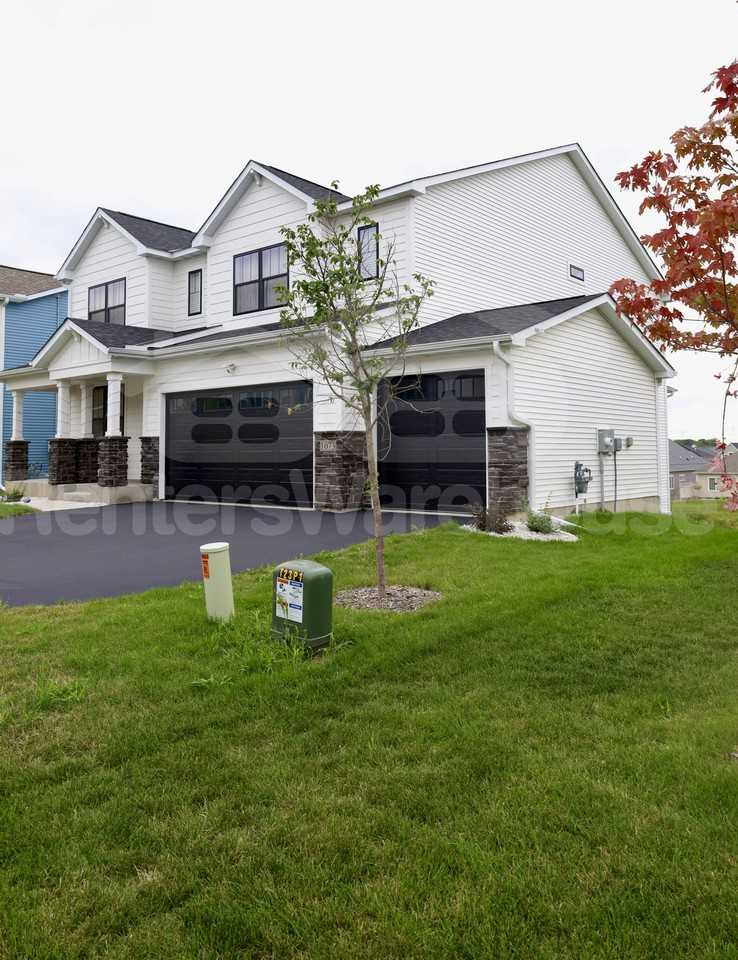 1073 Birchwood Ln - Photo 2 of 10
