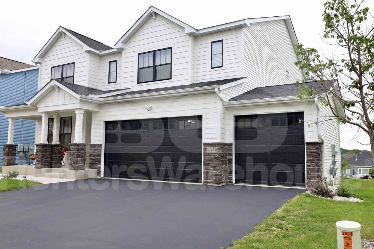 1073 Birchwood Ln - Photo 3 of 10