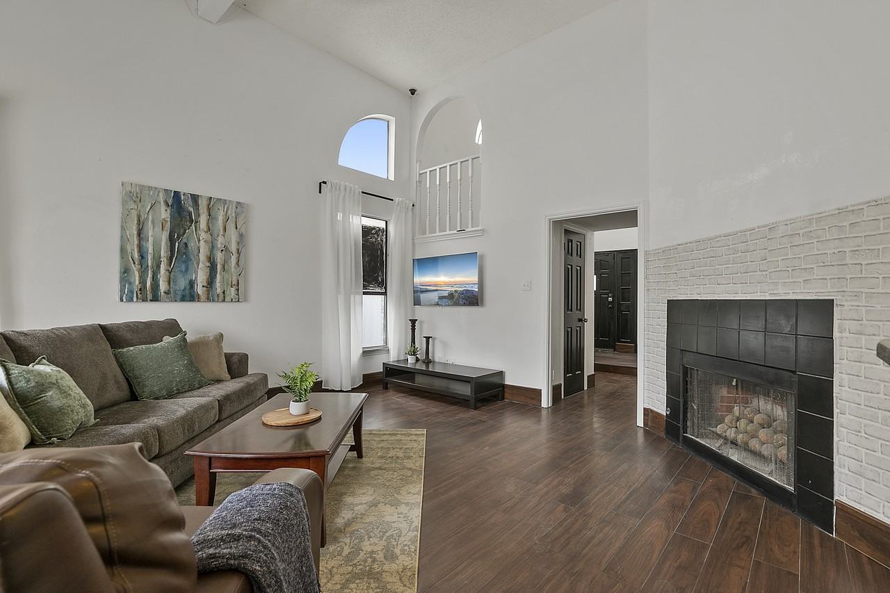 Brookhaven Dr & Meadowcreek Dr