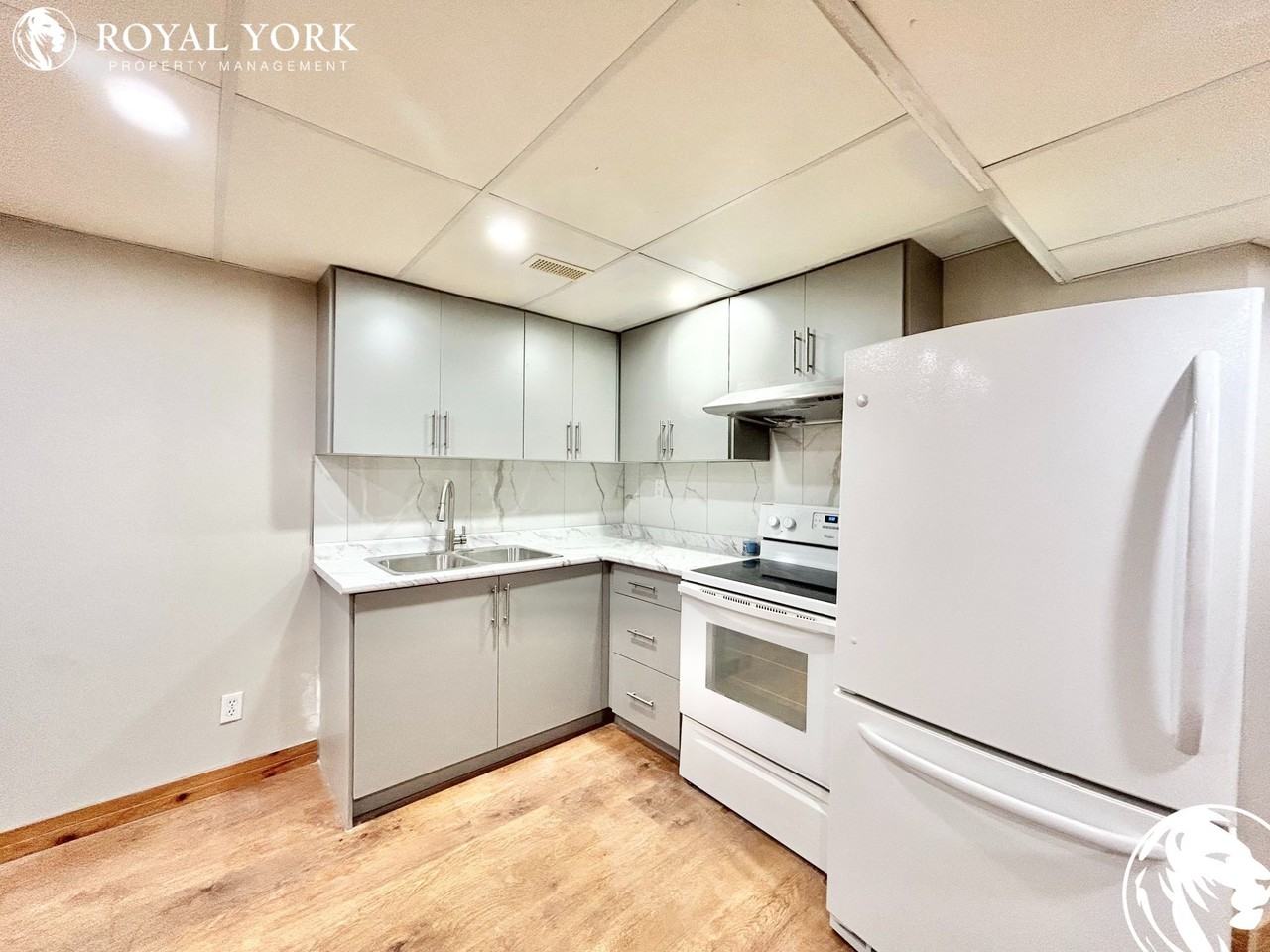 27 Southwell Pl #2 - Photo 2 of 23