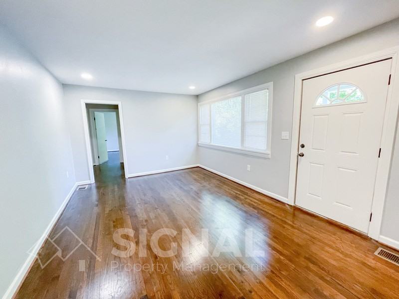 1038 Alma Ave - Photo 3 of 17