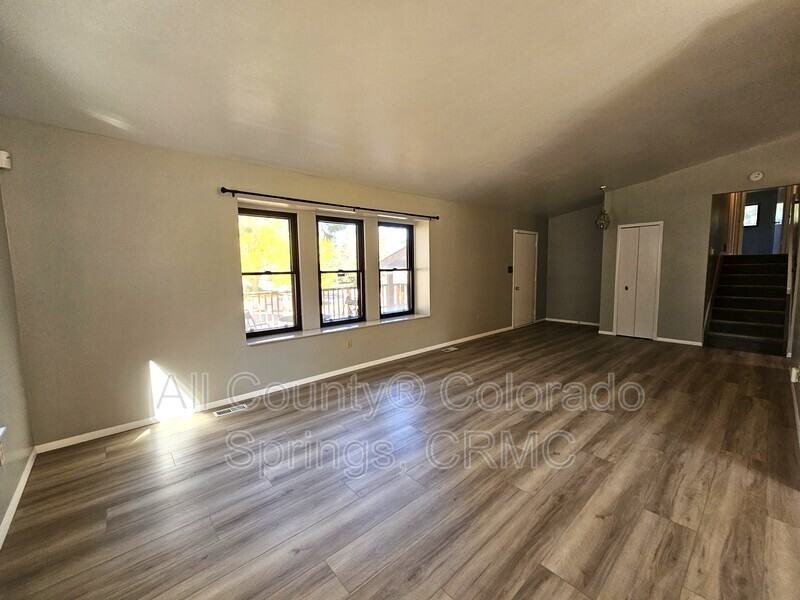 405 Wintery Cir S - Photo 2 of 29