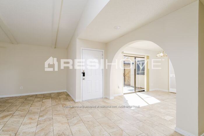 2802 Meadow Park Dr - Photo 3 of 19