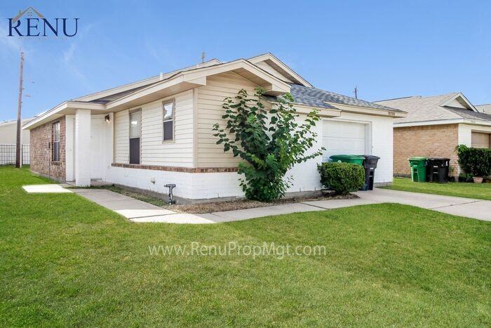 15739 Ridgegate Rd - Photo 3 of 17