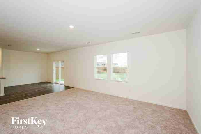 1804 Sandlin Dr - Photo 3 of 16