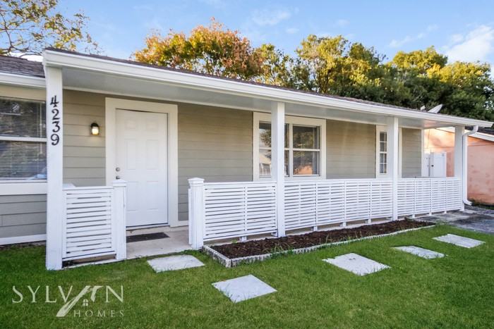 4239 Mesa Dr - Photo 2 of 16