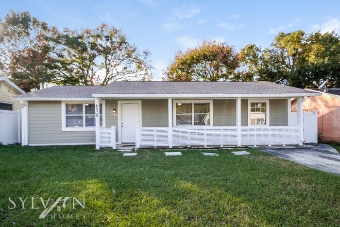 4239 Mesa Dr - Photo 3 of 16