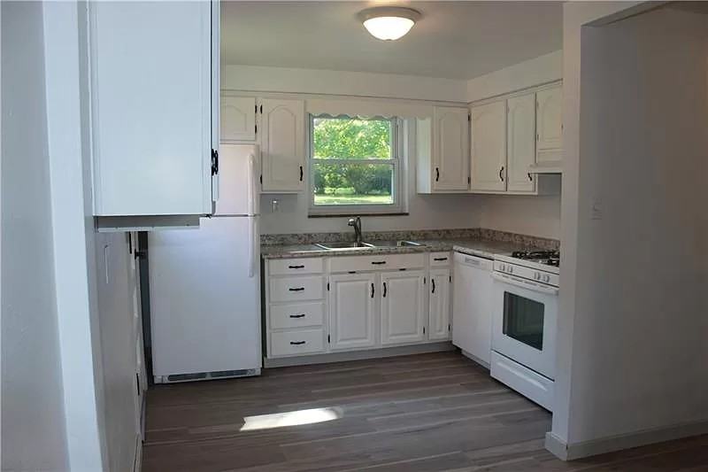 1752 Outlook Dr #NA - Photo 2 of 14