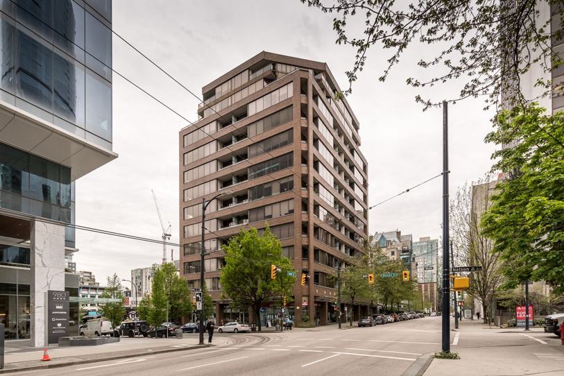 150 Robson Street, Vancouver (1), Building at 150 Robson St…