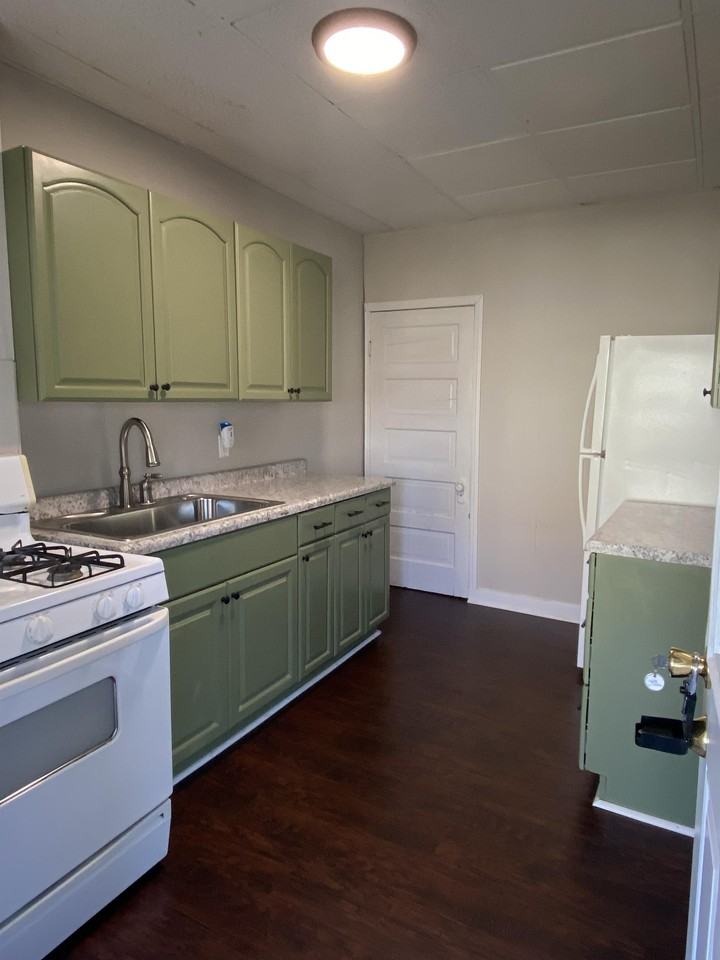 426 & 428 West Trail Street #428 - Photo 4 of 9