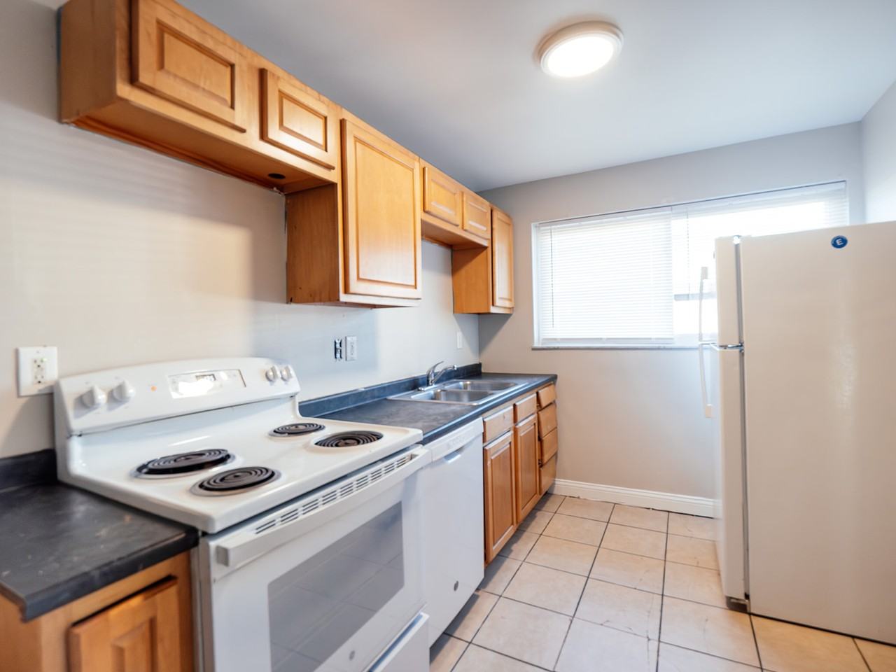 1634 Crest Hill Ave #2 - Photo 3 of 10
