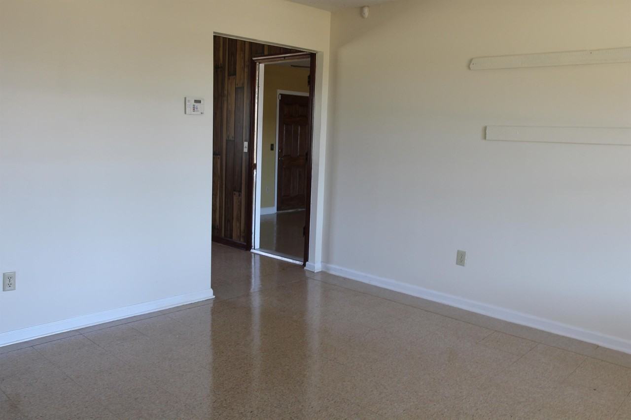 128 Middle Rd S #128 - Photo 2 of 14