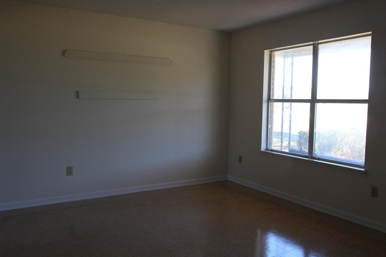 128 Middle Rd S #128 - Photo 3 of 14