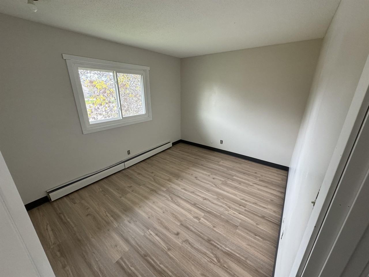 305 27th Street SouthwestApt 6 #305-6 - Photo 2 of 3