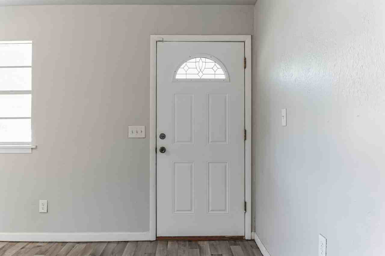 306 E Jacobs Dr #1 - Photo 4 of 30