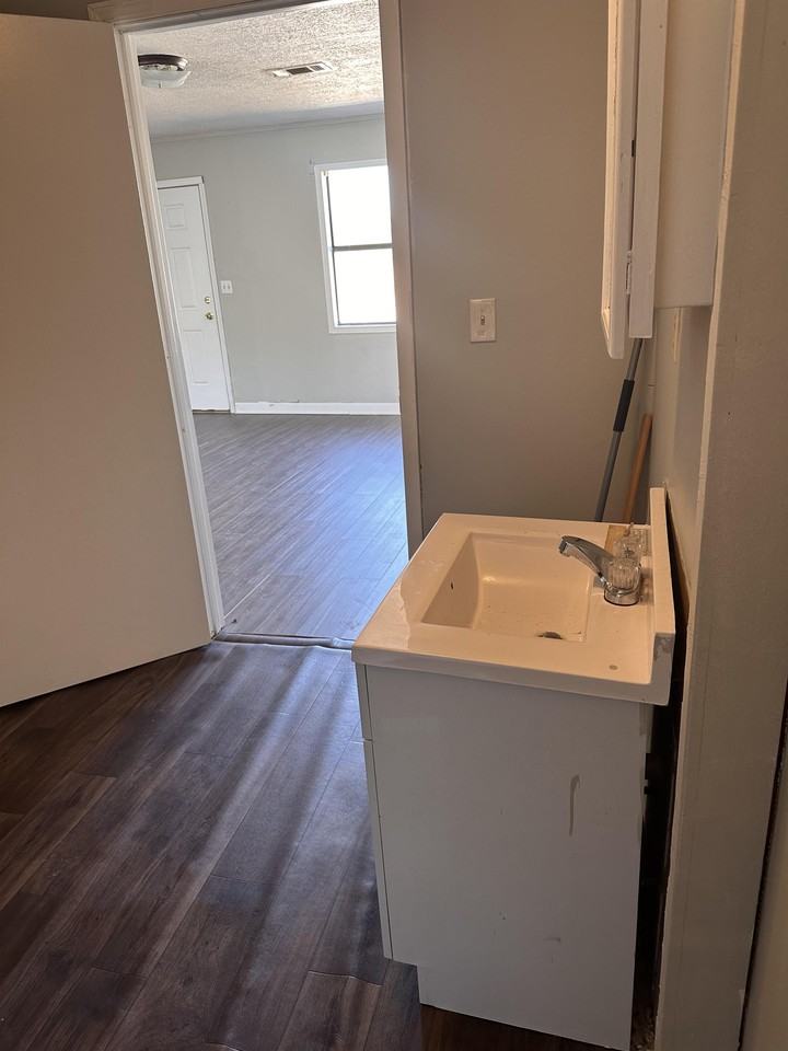 116 DR 984 - A28 #A28 - Photo 2 of 7