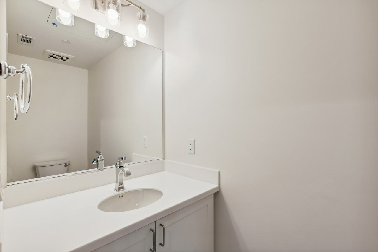 601 Lexington Ave #5 - Photo 5 of 12