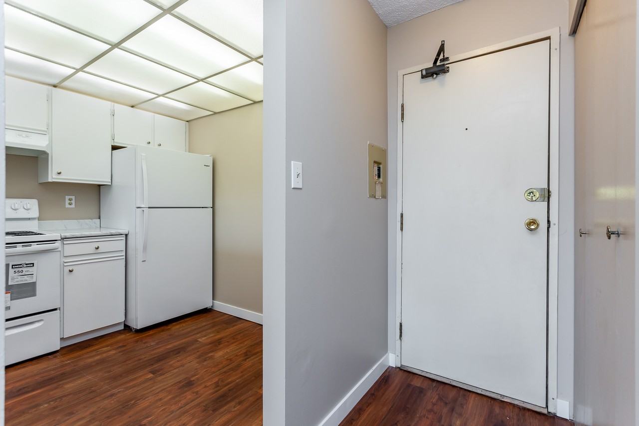 Elmwood Apartments - Photo 2 of 9