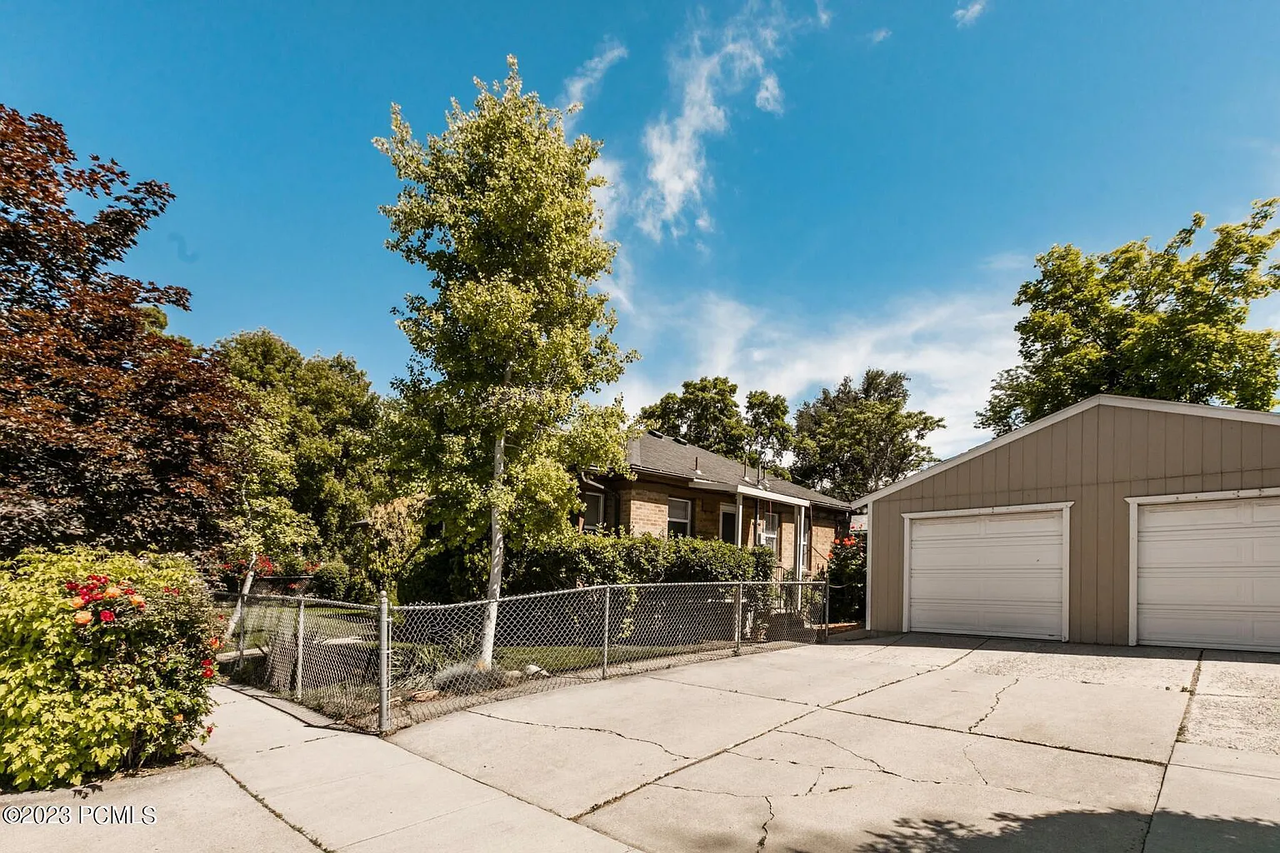 632 E Kensington Ave - Photo 2 of 19