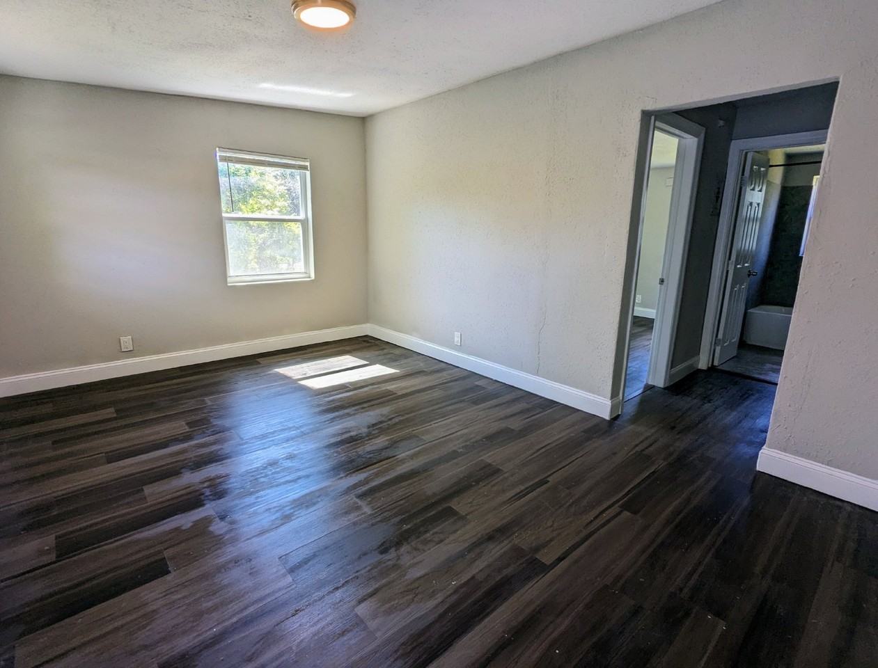 1352 W 30th St #4 - Photo 2 of 9