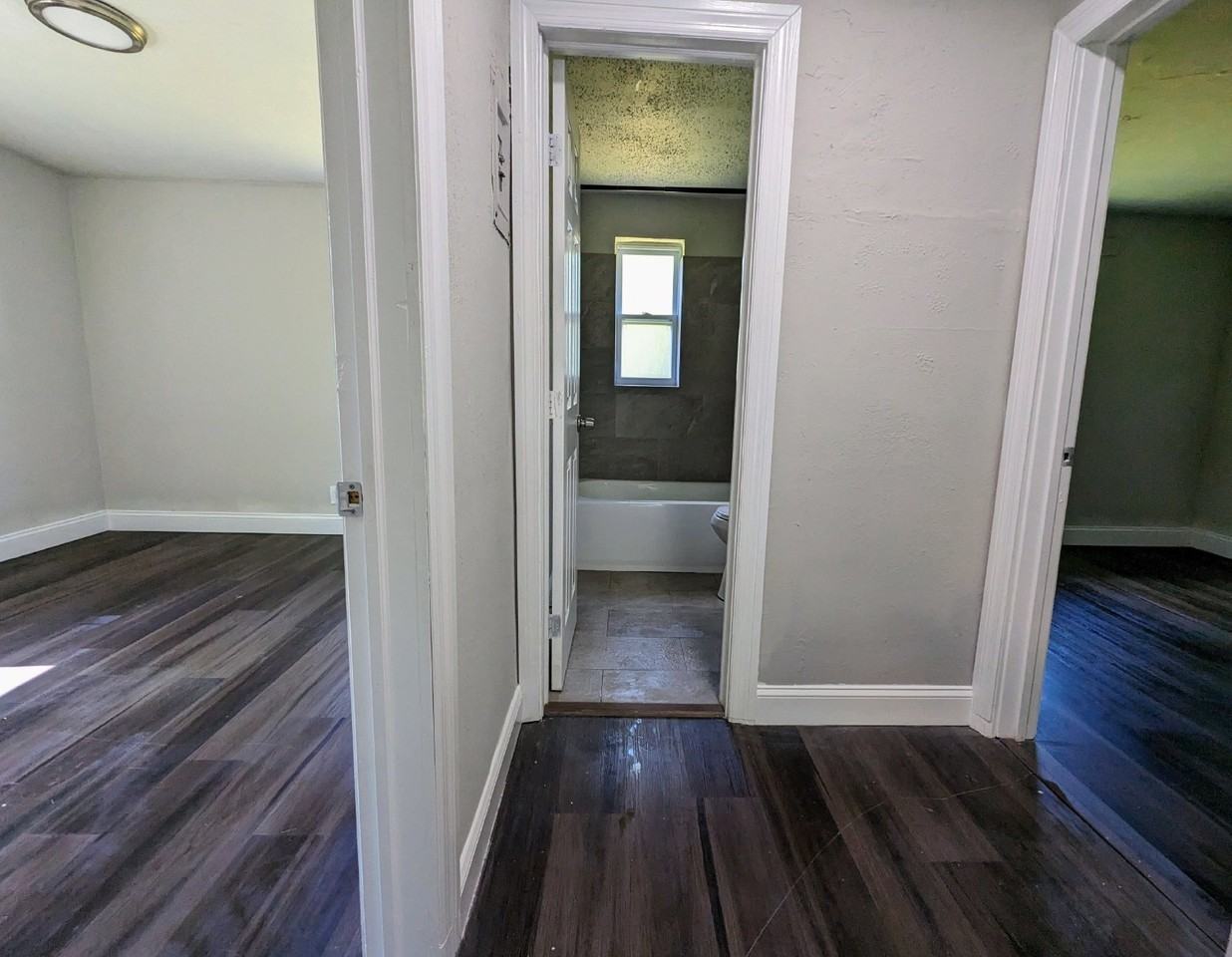1352 W 30th St #4 - Photo 4 of 9