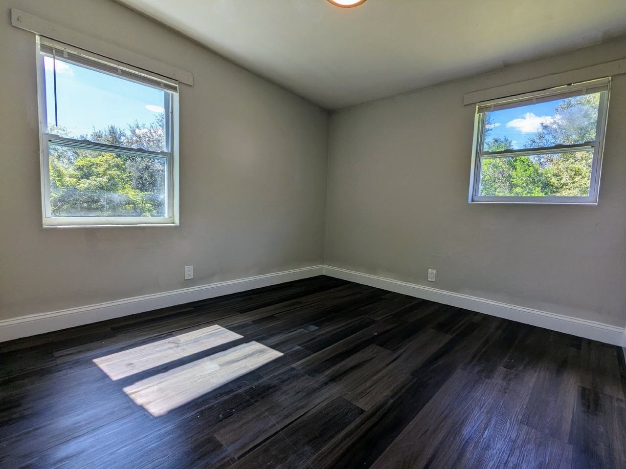 1352 W 30th St #4 - Photo 5 of 9