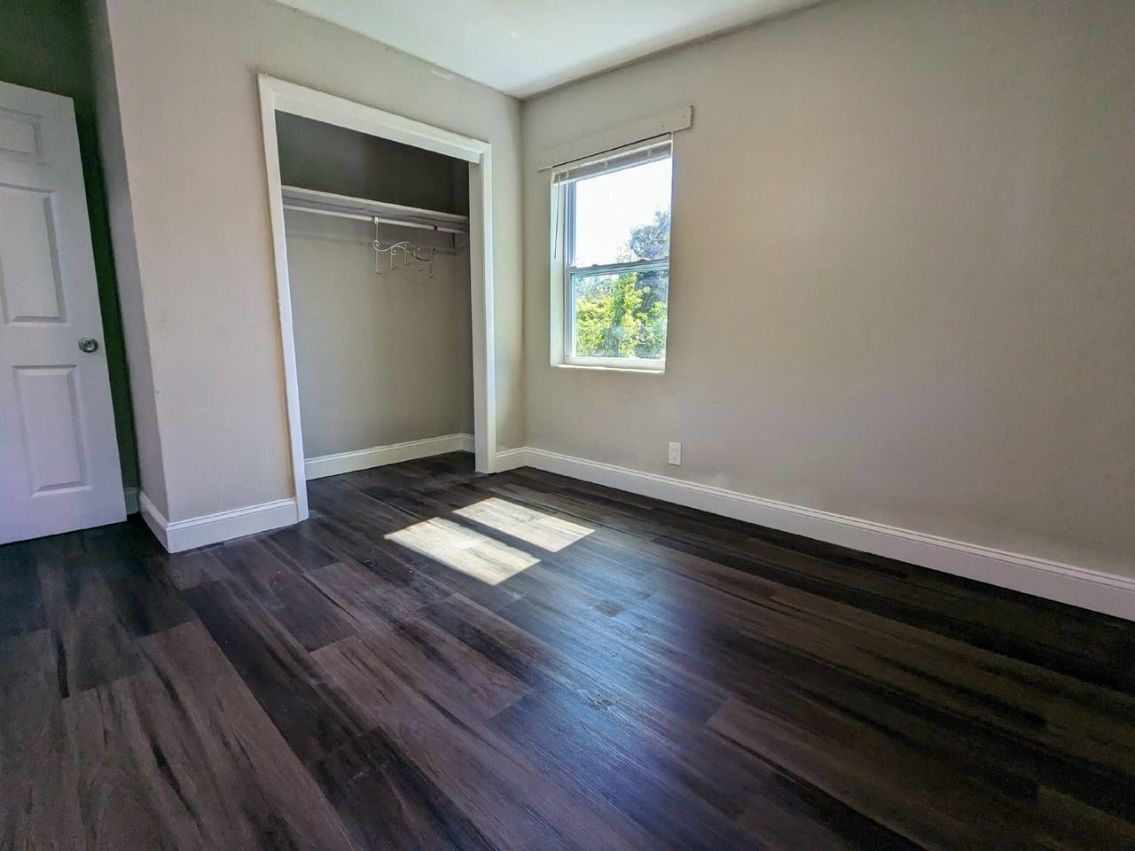 1352 W 30th St #4 - Photo 6 of 9