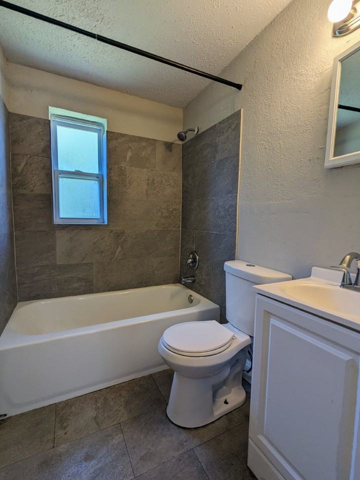 1352 W 30th St #4 - Photo 7 of 9