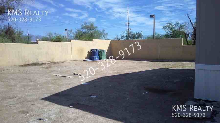 514 W 40th St - Photo 3 of 17