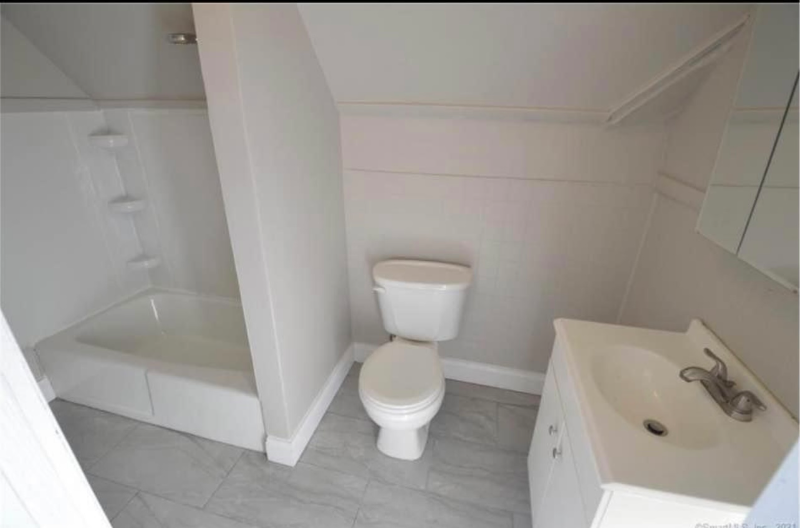 497 Carroll Ave - Photo 2 of 4