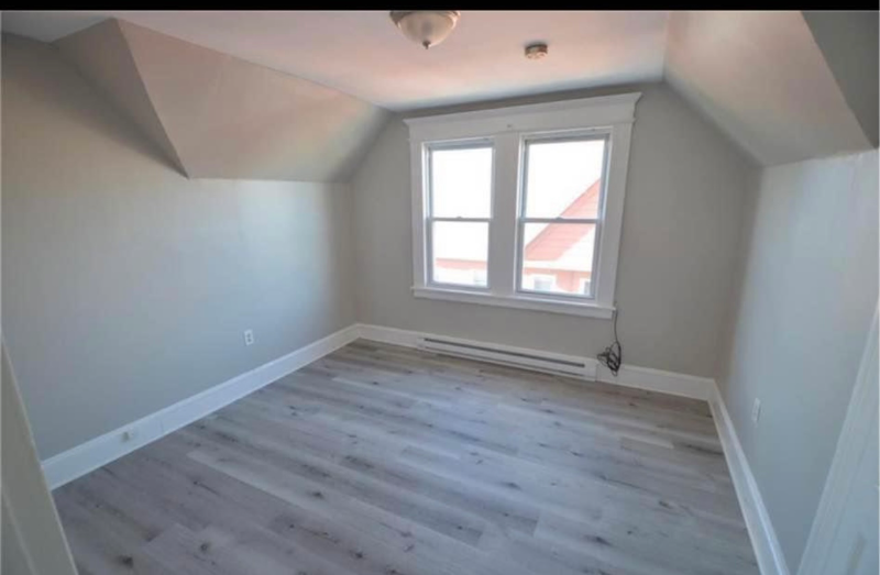 497 Carroll Ave - Photo 3 of 4