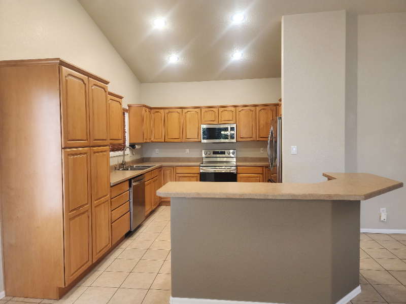 1618 Weatherby Ln - Photo 3 of 14