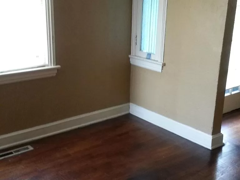 7400 Forest Ave - Photo 2 of 17