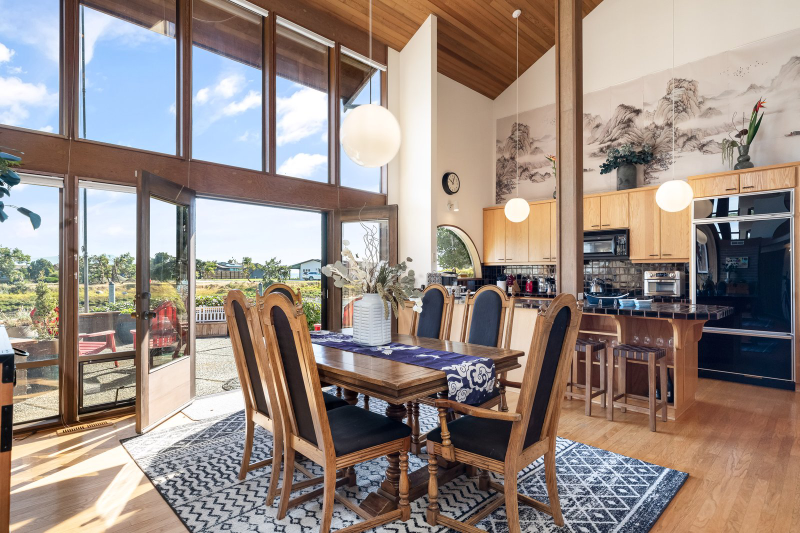 2180 Cove Dr - Photo 2 of 50