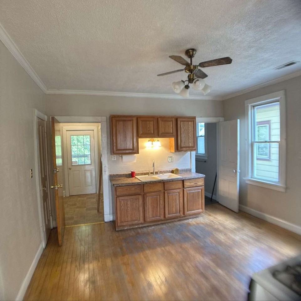 2344 S 18th St - Photo 3 of 9