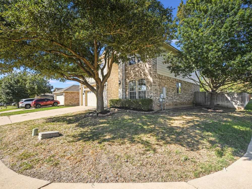 2207 Brittway Ln - Photo 3 of 30