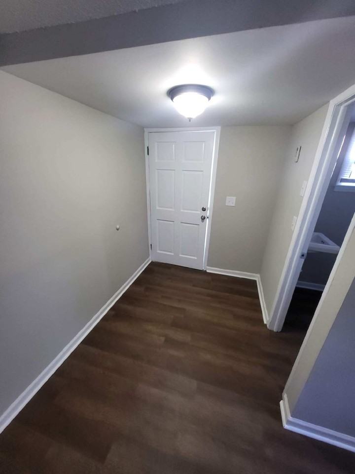 707 W Main St #1 - Photo 4 of 7