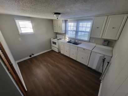 707 W Main St #1 - Photo 6 of 7