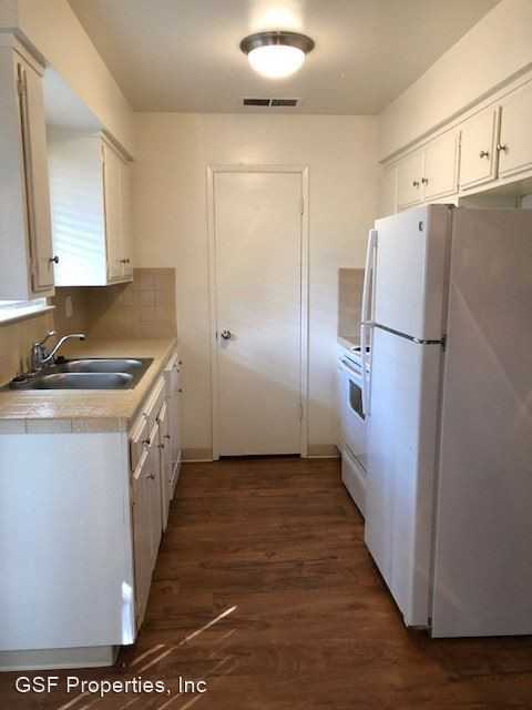 300 W Alamos Ave - Photo 2 of 10